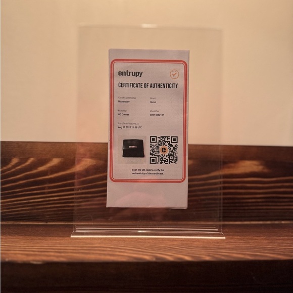 Gucci Black Bifold Wallet with Logo Detail - Picture 8 of 8